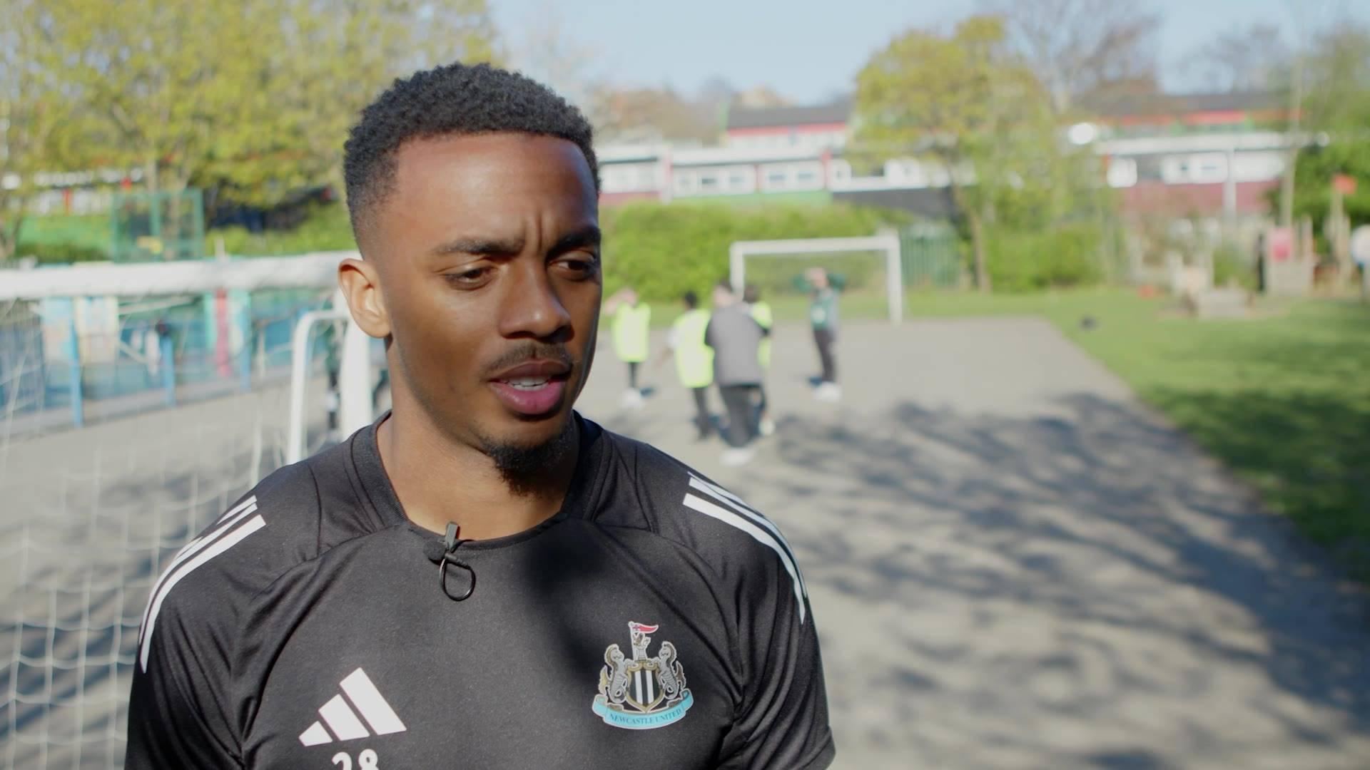 Willock and Ameobi join Premier League Kicks session to support No Room For Racism campaign